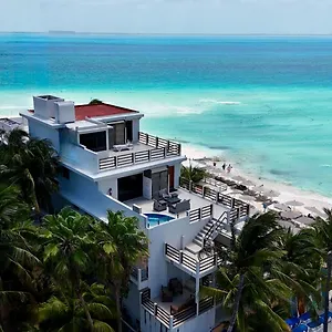 Cuxos Beachfront Hotell